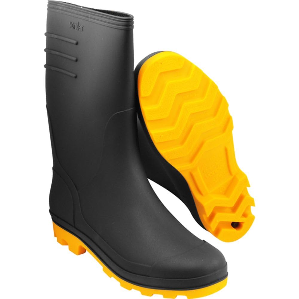 Bota de PVC Vonder preta com solado amarelo e cano médio