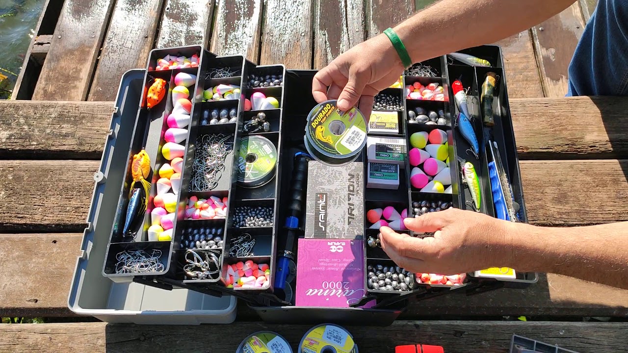 Maleta de pesca com seis bandejas articuladas para organizar a tralha