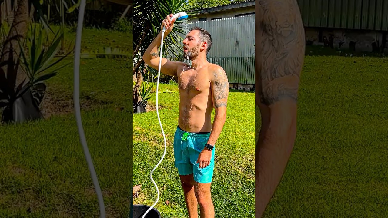 Chuveiro portátil transformando qualquer lugar em uma ducha potente