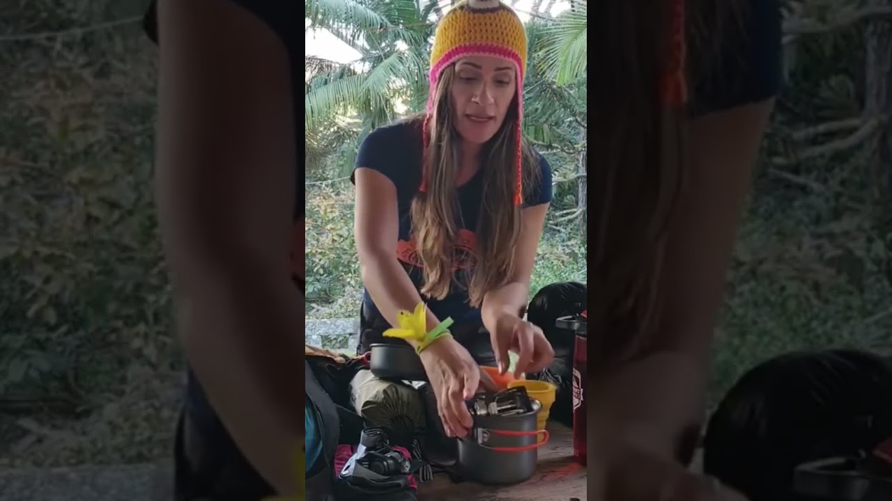 Vídeo de kit de cozinha para acampamento com fogareiro compacto