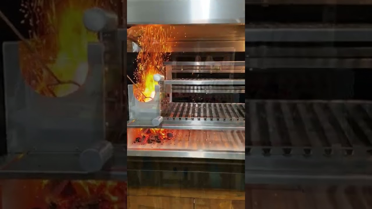 Vídeo explicando como usar uma parrilla argentina e formar brasas