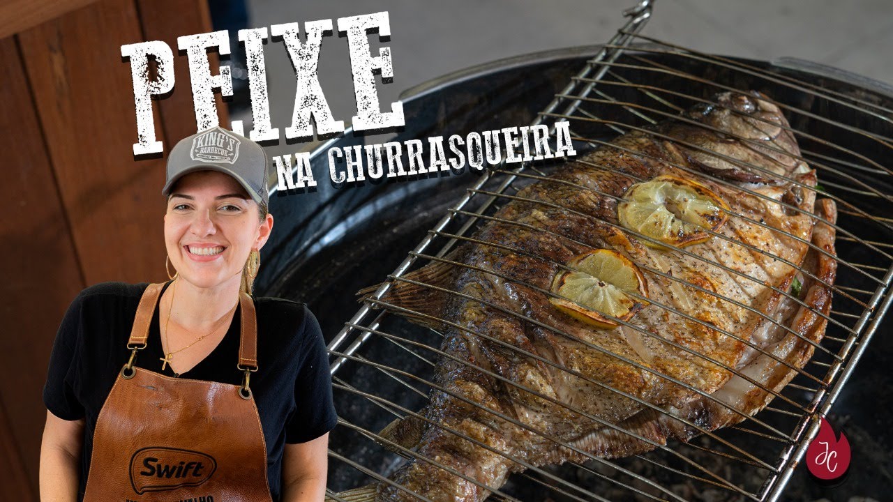 Vídeo de peixe inteiro assado na churrasqueira