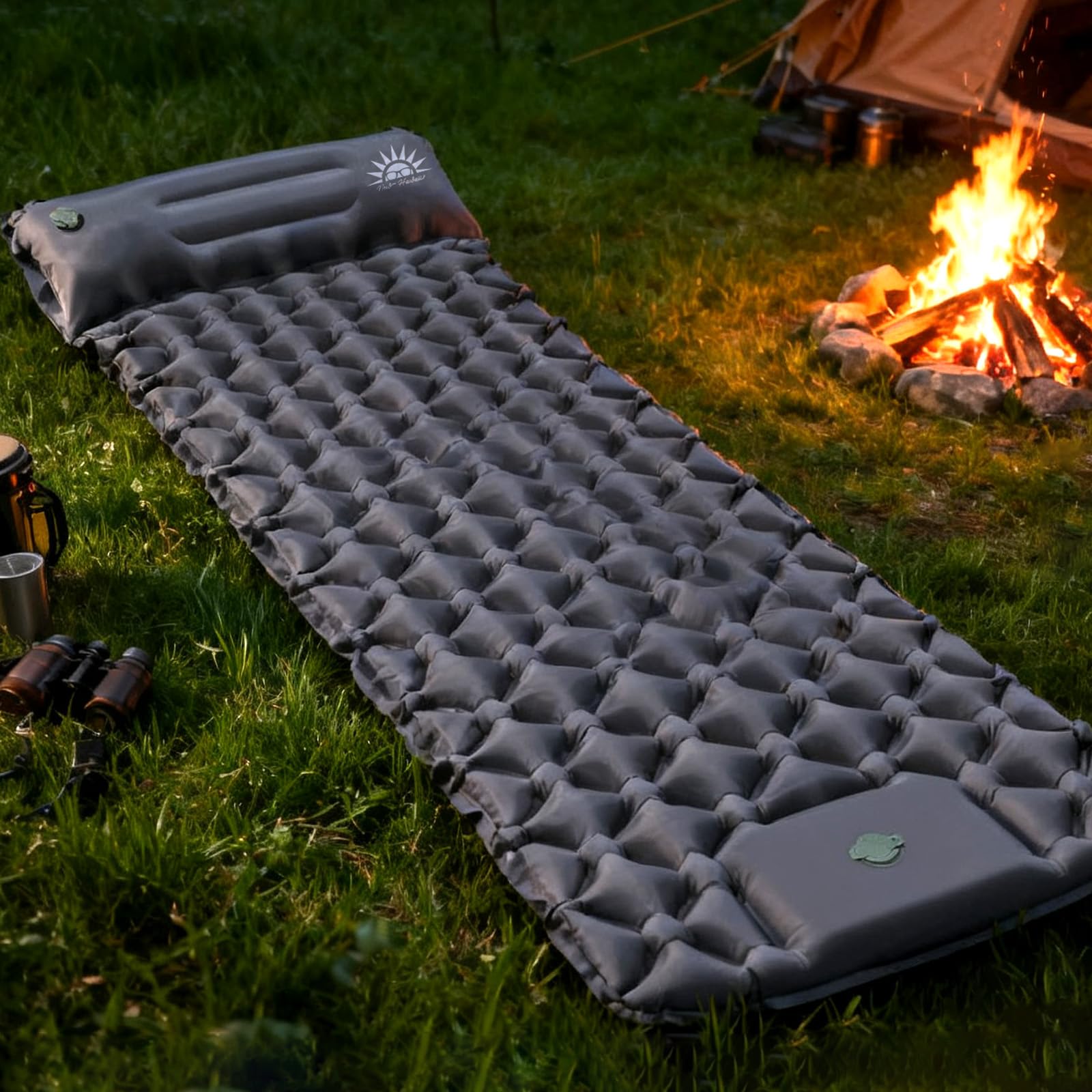 Colchonete inflável para camping com acessórios inclusos
