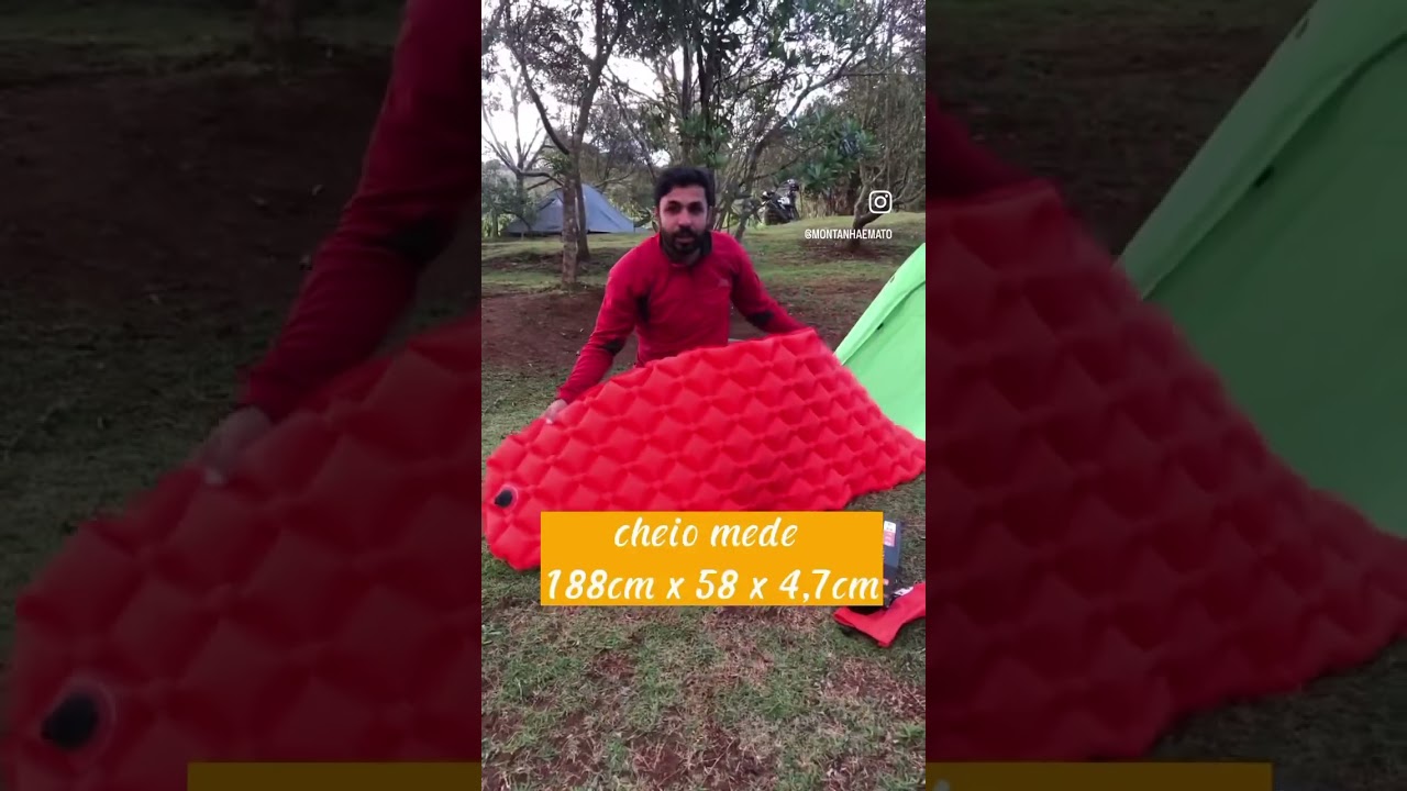 Vídeo de avaliação de isolante térmico inflável para camping