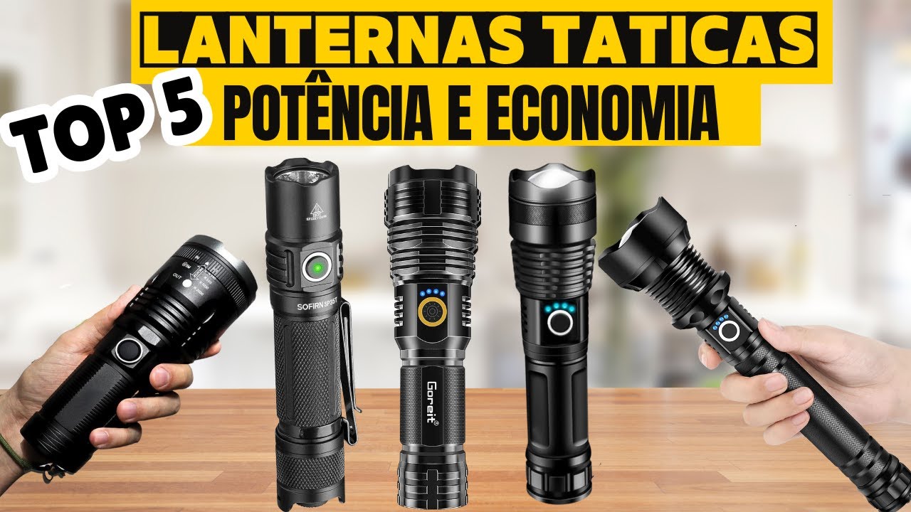 Lanterna tática potente sendo testada à noite em ambiente ao ar livre